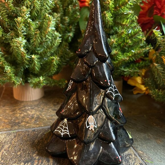 MINT 2004 Fenton Hand Painted and Signed Halloween “Christmas” Tree (#5563 ZB) - Picture 5 of 15